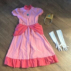 Princess Peach Costume Size XL Fits a size 7-8
